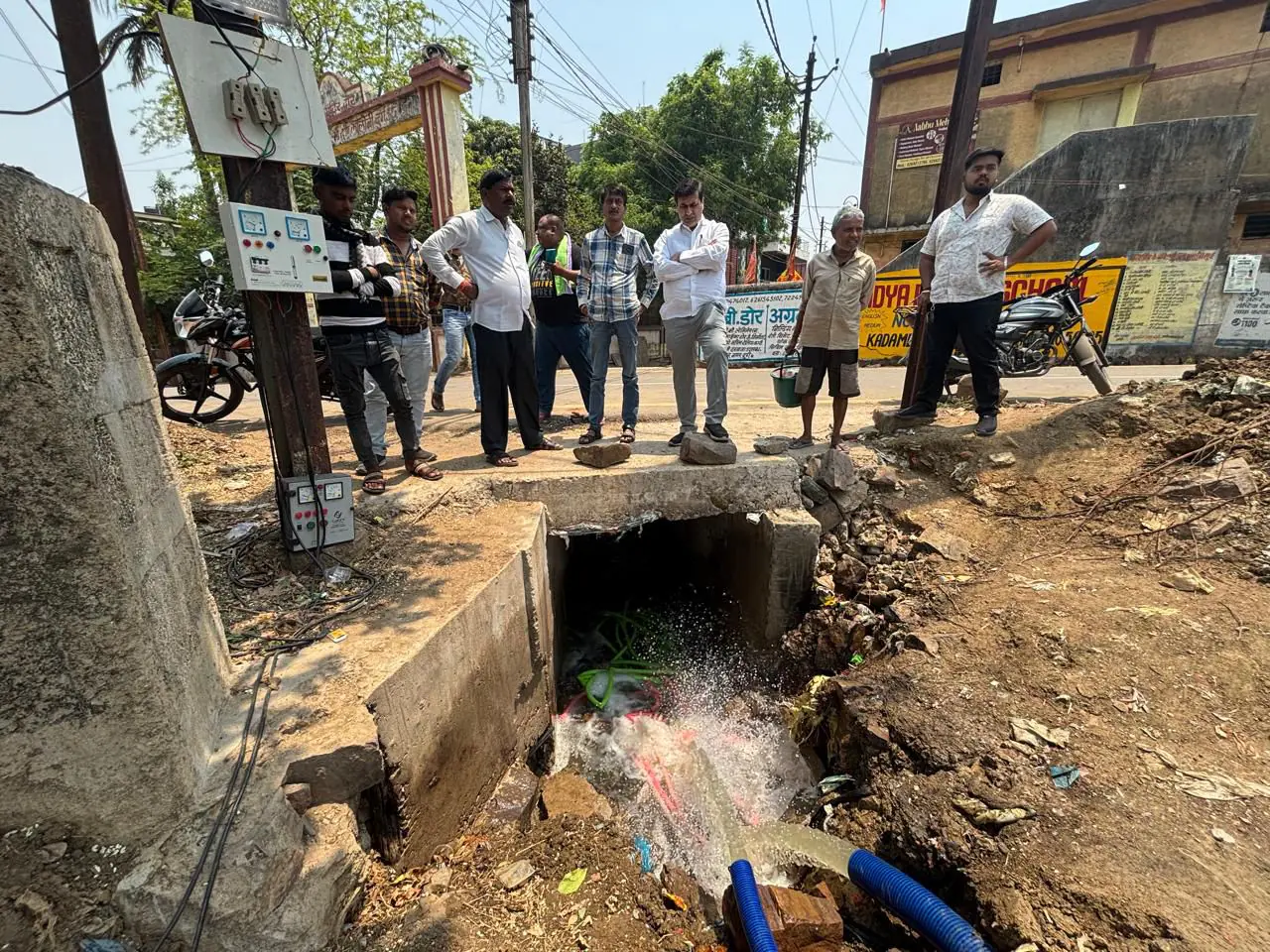 भीषण गर्मी में शक्ति नगर तालाब खाली करने पर बवाल, कांग्रेस जिला अध्यक्ष धीरज बाकलीवाल ने खोला मोर्चा