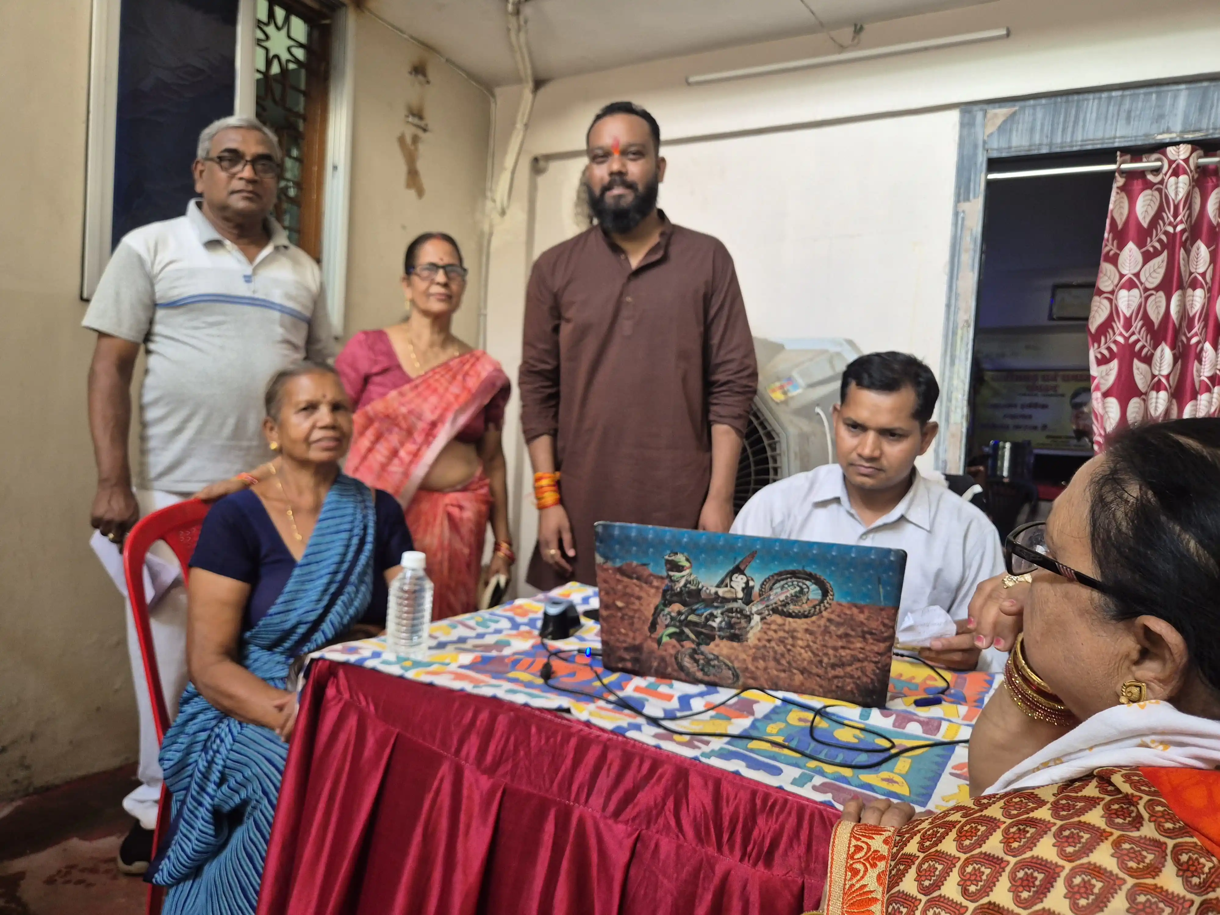 महतारी वंदन योजना: वार्ड-25 रिसाली में निःशुल्क e-KYC शिविर संपन्न, सैकड़ों माताओं ने कराया पंजीयन