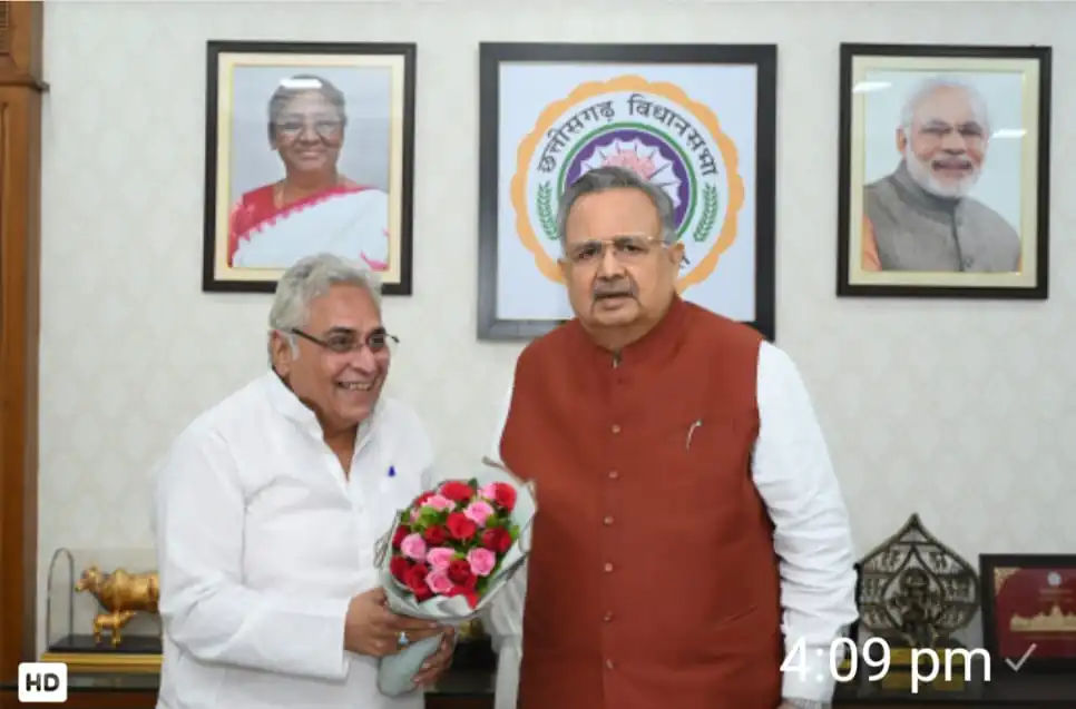 दुर्ग के विकास को लेकर रमन सिंह व राज्यपाल रमेन डेका से की अहम मुलाकात