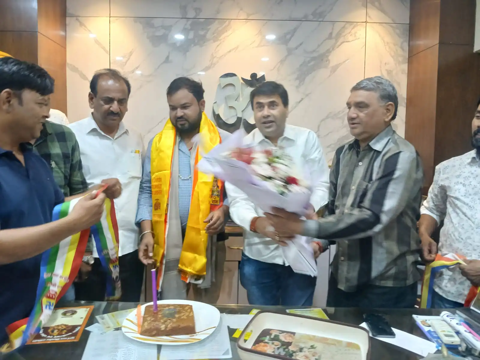 कांग्रेस महामंत्री गौरव उमरे के जन्मदिन के अवसर पर मना जश्न