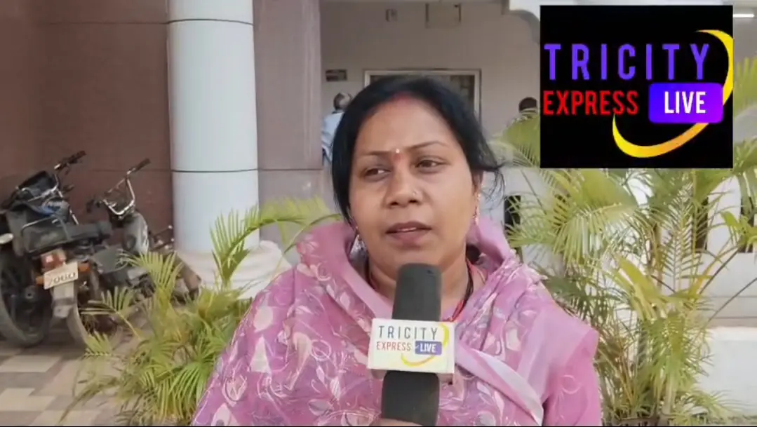 कुम्ही में गहराया जल संकट, ग्रामीणों के साथ सरपंच पहुंची कलेक्ट्रेट