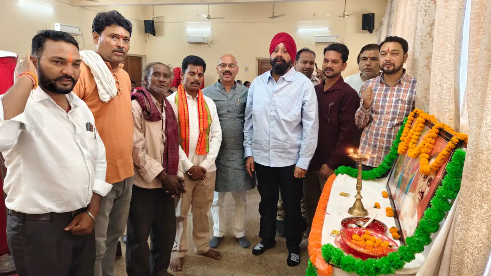 अंतर्राष्ट्रीय मजदूर दिवस पर भाजपा झुग्गी-झोपड़ी प्रकोष्ठ ने किया श्रमिकों का सम्मान
