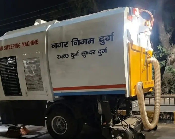 शहर की सड़कों की सफाई में आई रफ्तार, आधुनिक मशीन से घंटों में हो रहा कार्य, मैन्युअल कार्य की तुलना में कई गुना तेज हुई सफाई व्यवस्था