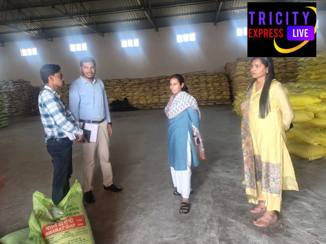 खरीफ सीजन की तैयारियों का कलेक्टर ने लिया जायजा, सेवा सहकारी समिति भरदा एवं मार्कफेड डबल लॉक केंद्र का किया औचक निरीक्षण