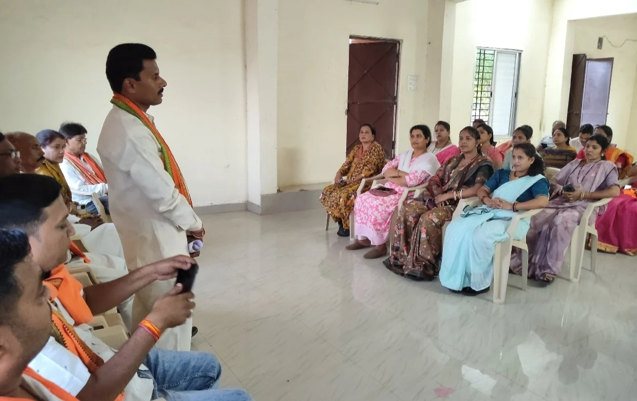 पश्चिम बंगाल चुनाव में भाजपा की ऐतिहासिक जीत कार्यकर्ताओं के संघर्ष परिश्रम व प्रधानमंत्री नरेंद्र मोदी एवं गृहमंत्री अमित शाह की दूरदर्शिता का परिणाम : दिनेश देवांगन