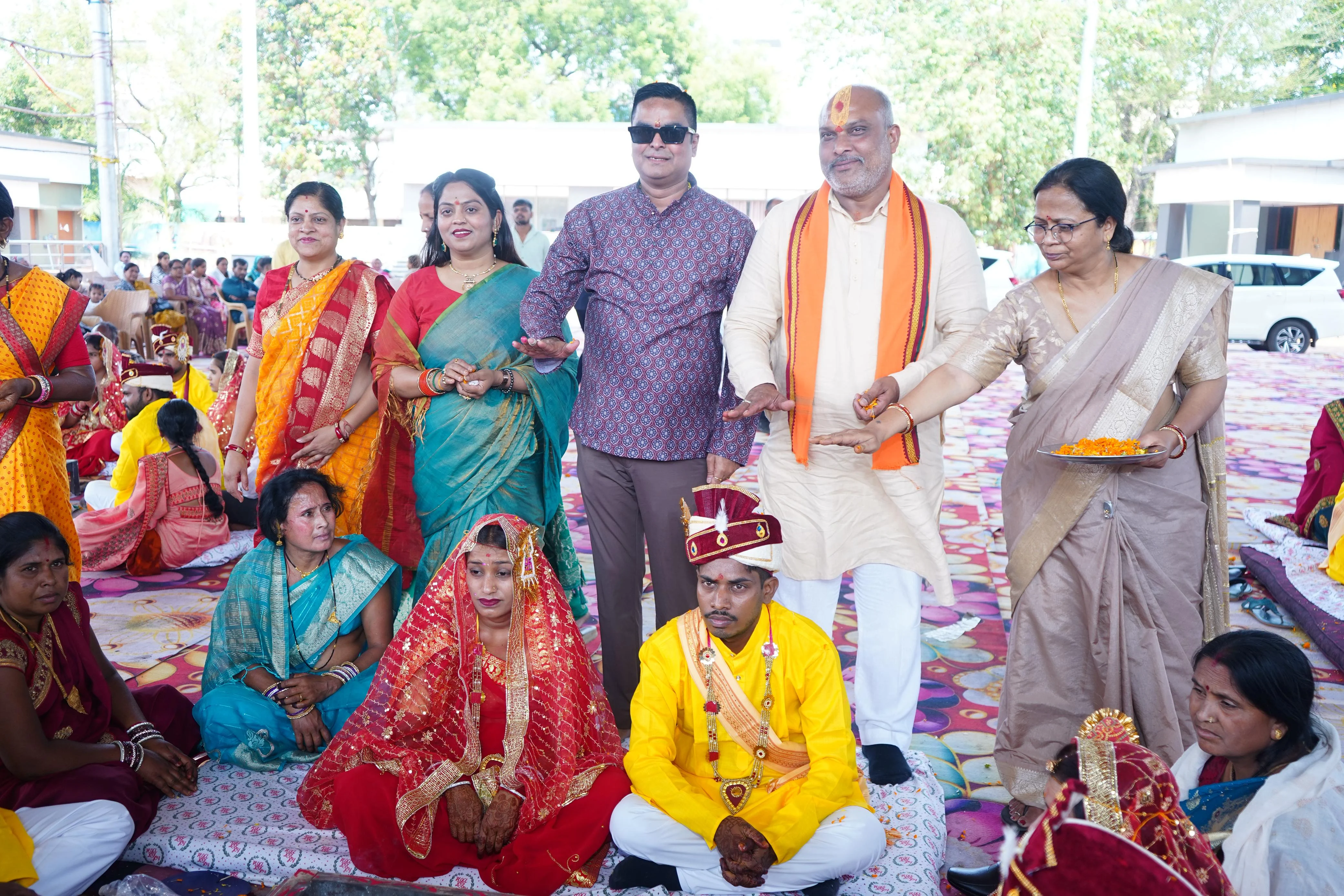 वैशाली नगर के लोकआंगन परिसर में मुख्यमंत्री कन्या विवाह योजना अंतर्गत 15 जोड़ों का आदर्श सामूहिक विवाह संपन्न, विधायक ललित चंद्राकर एवं रिकेश सेन ने नवविवाहित जोड़ों को दिया आशीर्वाद