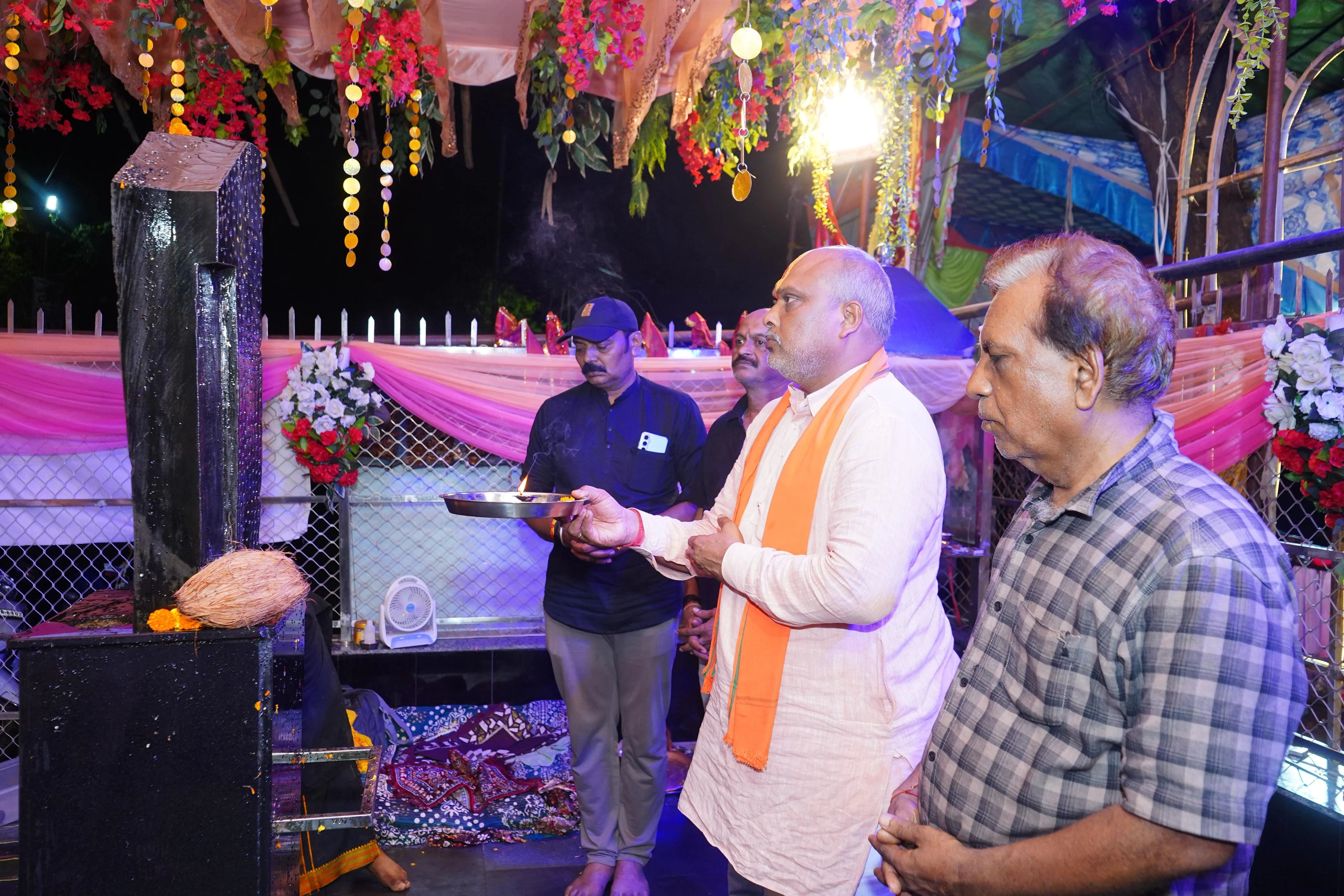 शनिदेव जन्मोत्सव पर विधायक ललित चंद्राकर ने की पूजा-अर्चना, कर आशीर्वाद प्राप्त किया और भक्तों को बांटा महाप्रसाद वितरण किया 