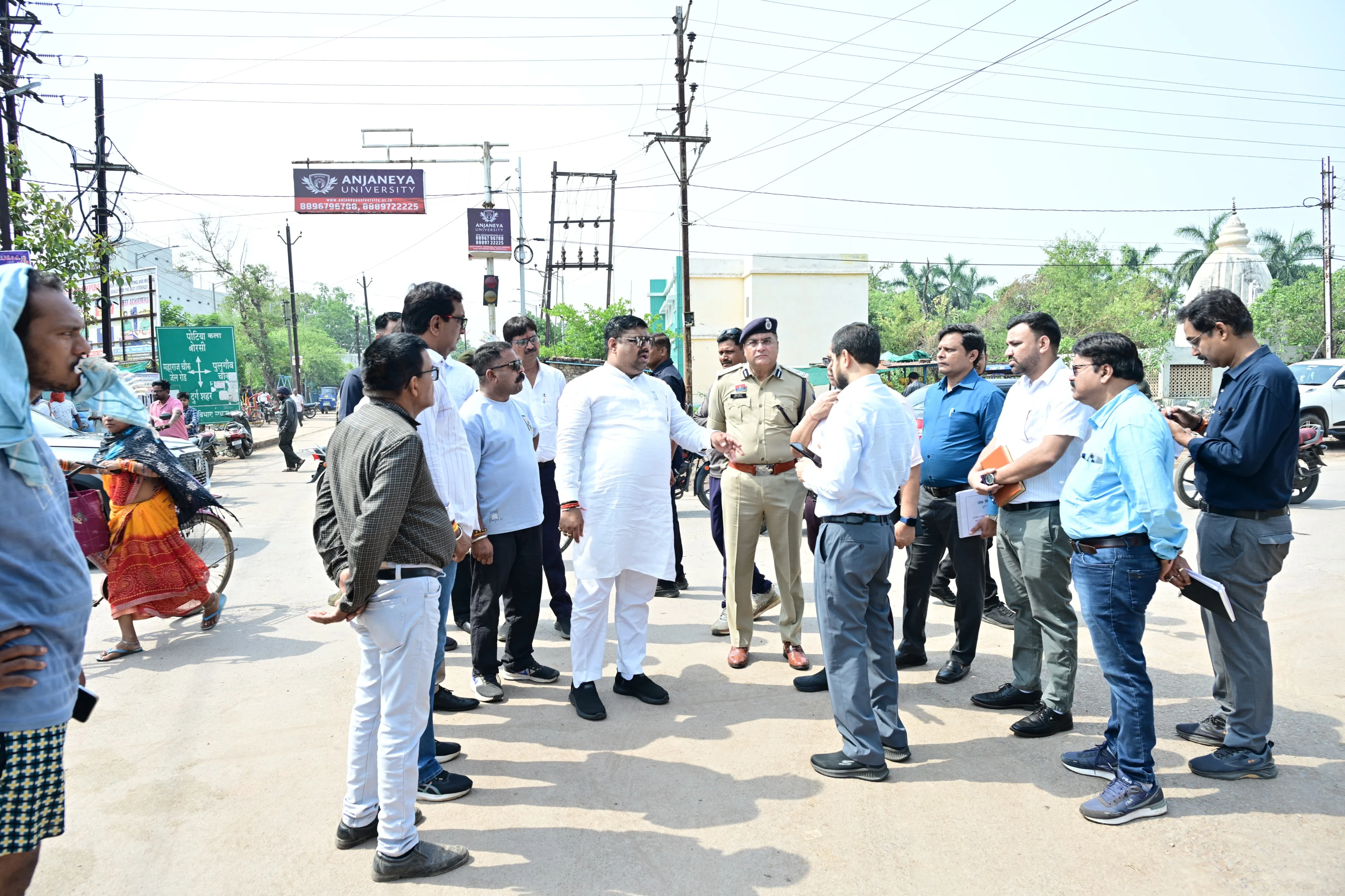 मंत्री गजेन्द्र यादव ने लिया निर्माणाधीन फोरलेन सड़क कार्य का जायजा, अधिकारियों के साथ किया स्थल निरीक्षण, गुणवत्ता और समय-सीमा पर कार्य करने दिए निर्देश