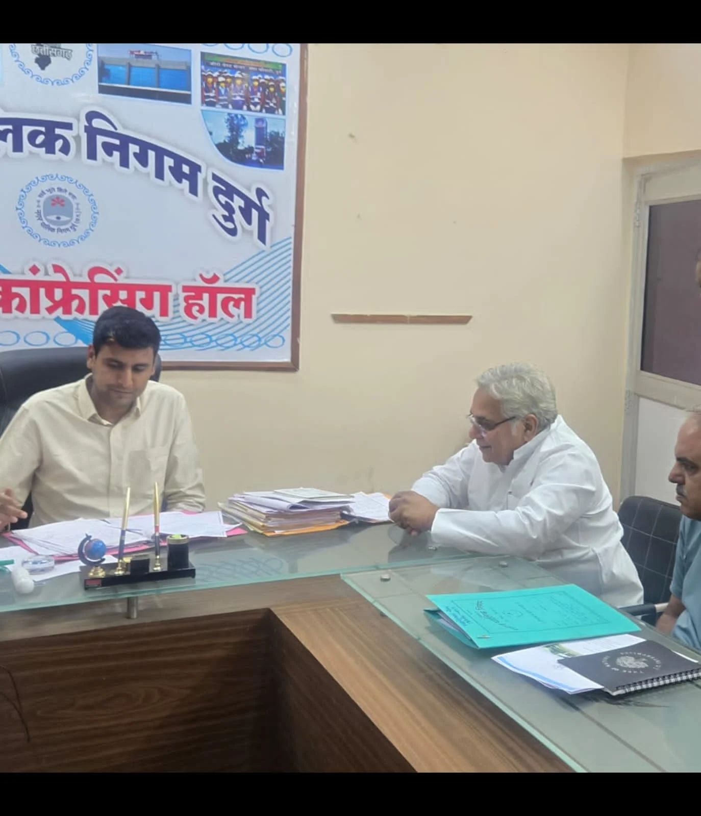 भाजपा राज में जनता परेशान,जनता के मुद्दों को लेकर आयुक्त के पास पहुँचे अरुण वोरा