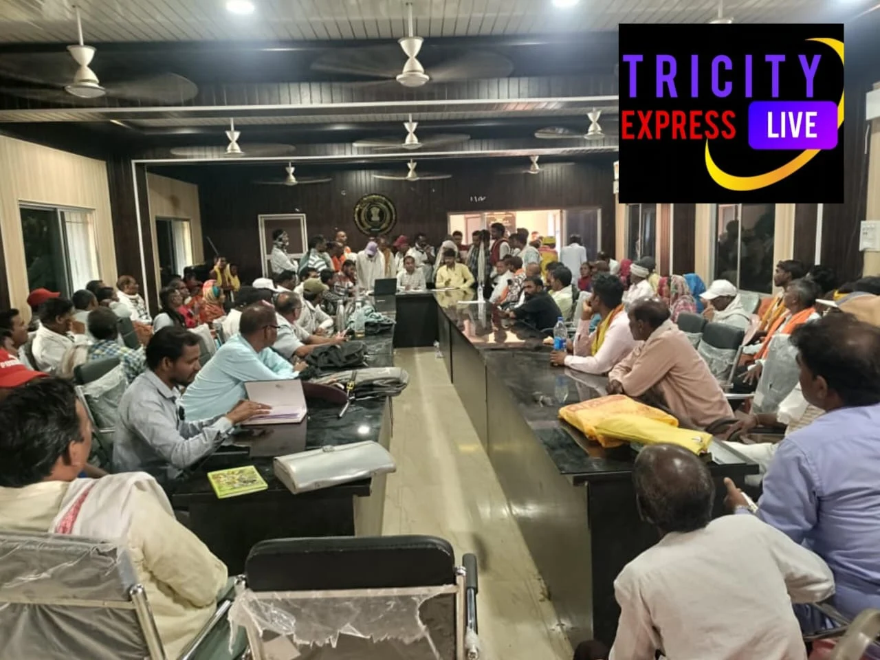प्रधानमंत्री आवास योजना में लापरवाही पर सख्ती, जनपद पंचायत साजा में विशेष सुनवाई, अधूरे आवासों को जल्द पूरा करने हितग्राहियों को अंतिम चेतावनी
