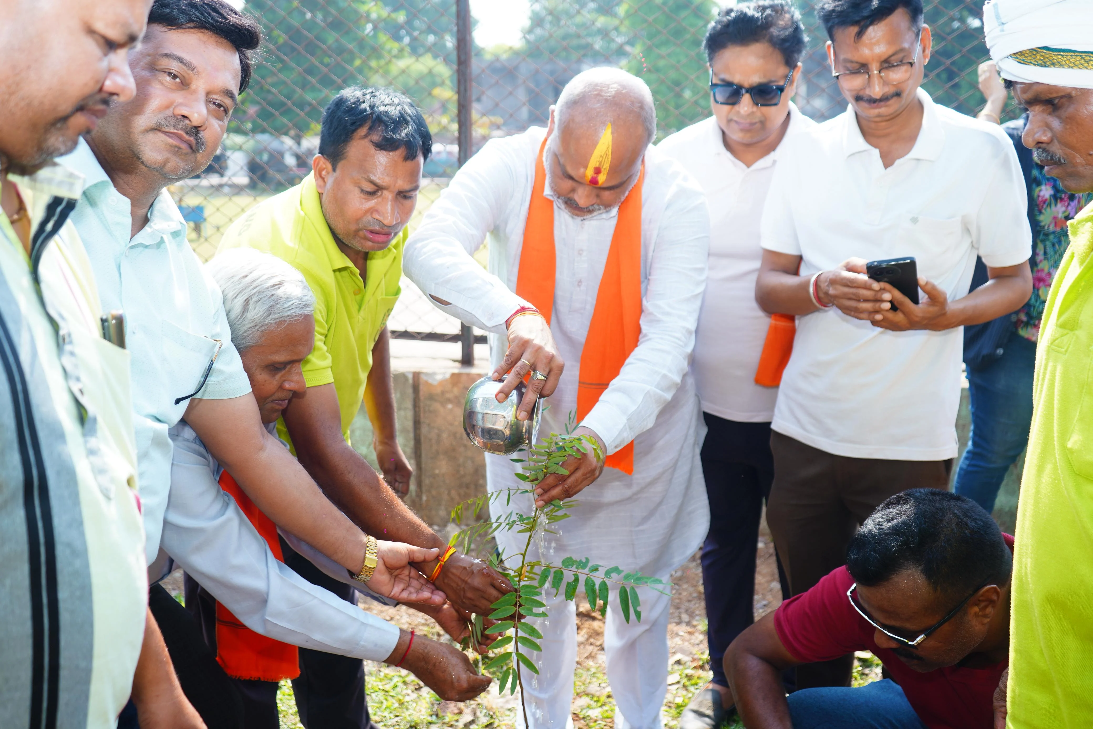 धरती माँ का कर्ज उतारें, एक पौधा लगाकर उसे वृक्ष बनाएं : विधायक ललित चन्द्राकर