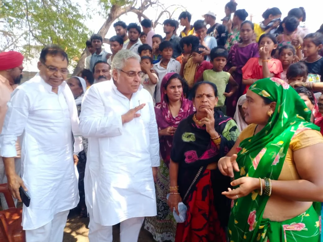 गरीबों के आशियाने पर संकट, ढाल बनकर डटे वोरा; कलेक्टर-आयुक्त से की टेलीफोन पर दो टूक चर्चा