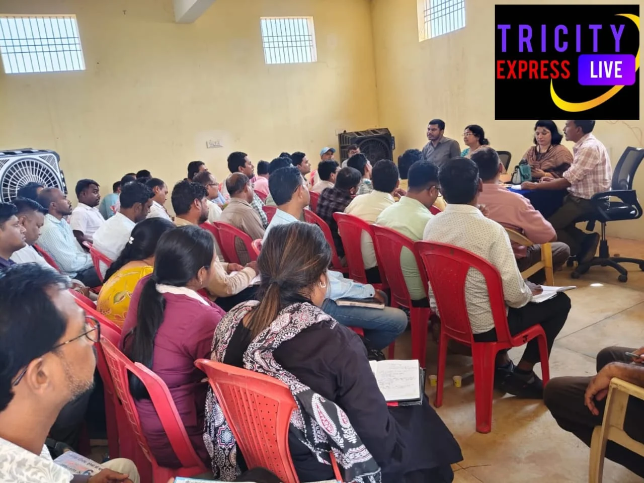 संयुक्त संचालक कृषि ने ली समीक्षा बैठक, किसानों को समय पर बीज-उर्वरक उपलब्ध कराने के दिए निर्देश