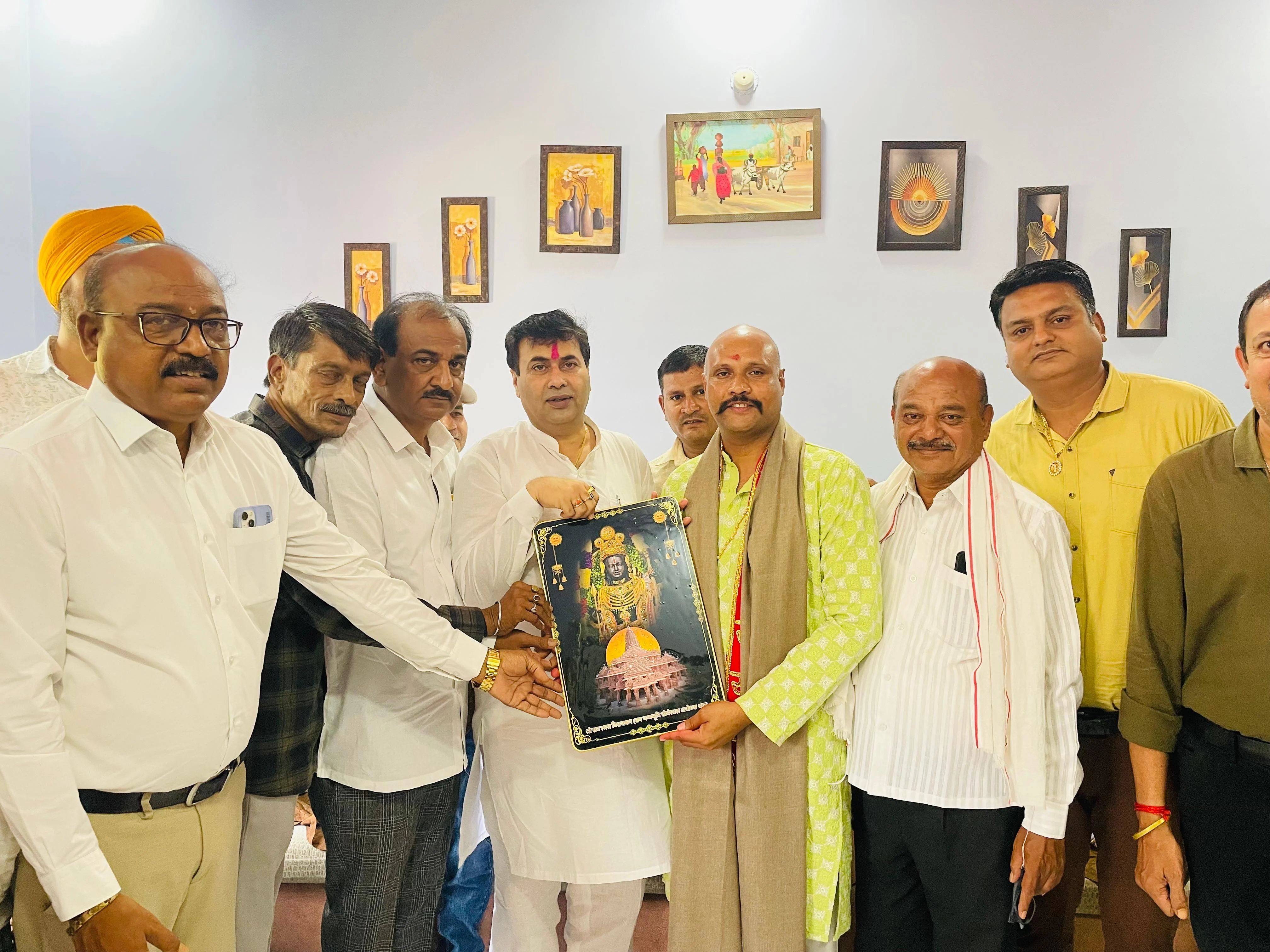 जांबाज इंस्पेक्टर रामेश्वर प्रसाद देशमुख को राष्ट्रपति पुरस्कार मिलने पर दुर्ग जिला कांग्रेस अध्यक्ष धीरज बाकलीवाल ने निवास जाकर किया सम्मान 