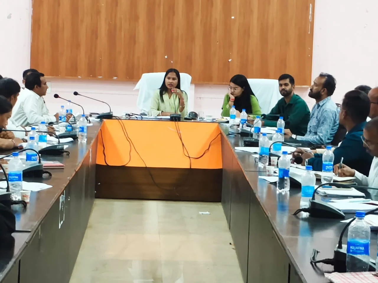 जिला पंचायत सीईओ ने विभिन्न विकास एवं जनकल्याणकारी योजनाओं की प्रगति की समीक्षा की