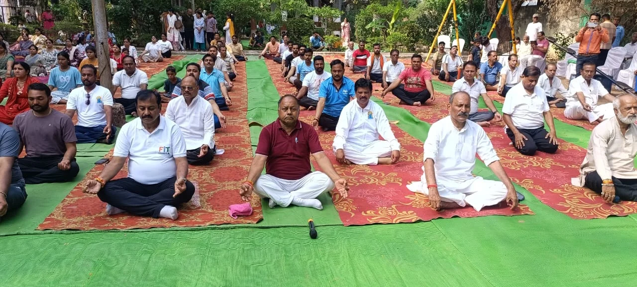 12वें अंतर्राष्ट्रीय योग दिवस पर भाजपा कार्यकर्ताओं ने किया योगाभ्यास