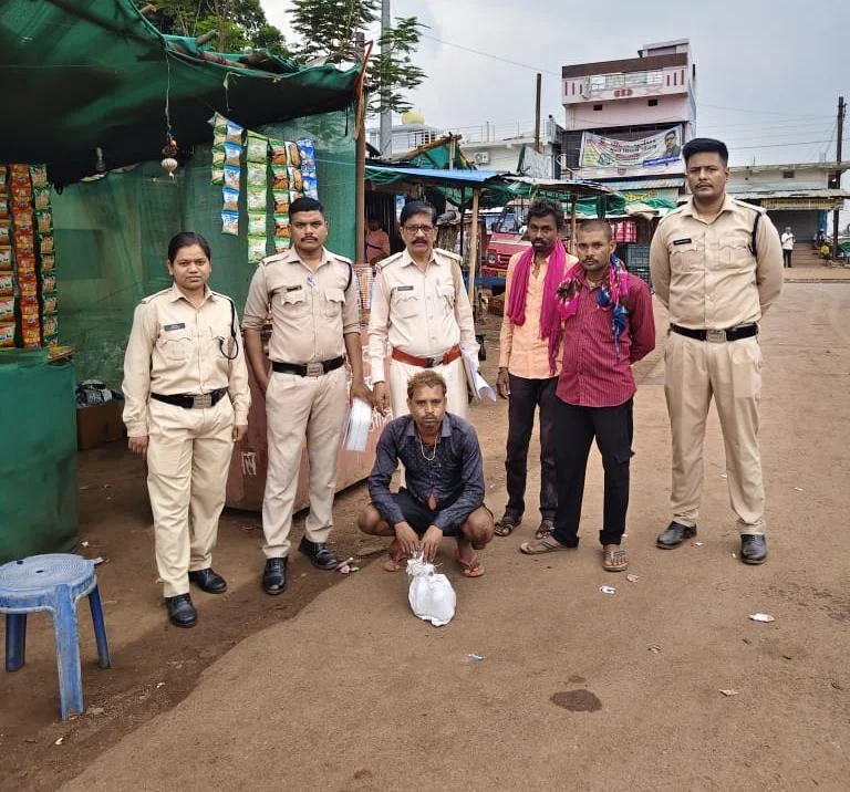 बेरला क्षेत्र में अवैध शराब कारोबार पर आबकारी विभाग की बड़ी कार्रवाई, दो आरोपी गिरफ्तार