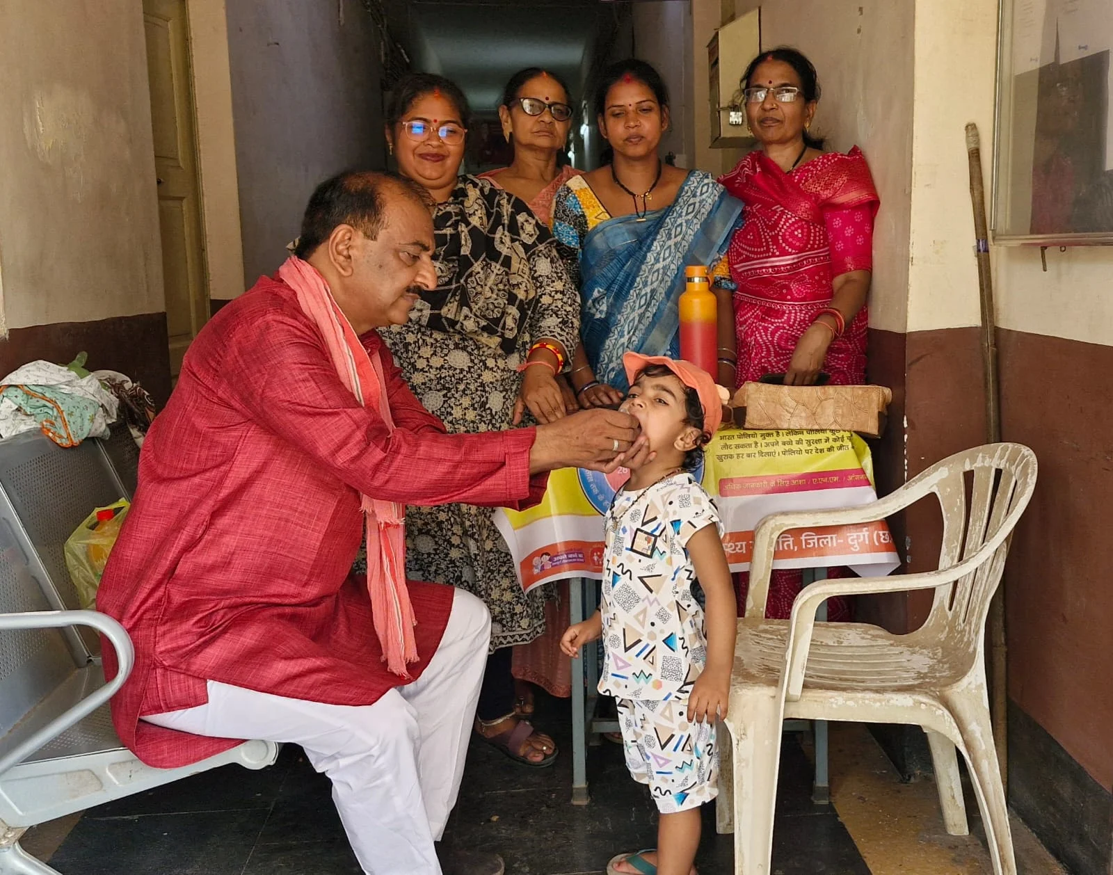 अलताफ अहमद ने पल्स पोलियो की खुराक पिलाई और जागरूकता अभियान चलाया