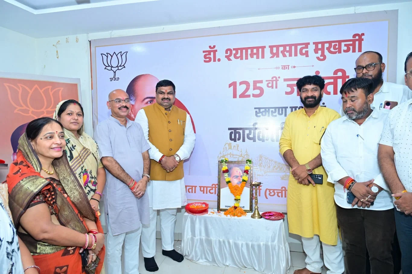 डॉ श्यामा प्रसाद मुखर्जी 125 वी जयंती के अवसर पर भाजपा जनों ने किया नमन