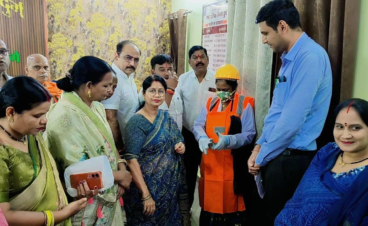 सफाई कर्मियों के सम्मान और सुरक्षा का संबल बनी नमस्ते किट, महापौर एवं आयुक्त ने किया निःशुल्क वितरण