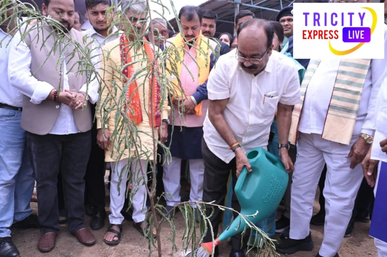 शाला प्रवेश उत्सव और न्योताभोज कार्यक्रम में शामिल हुए मंत्री अरुण साव और दयालदास बघेल