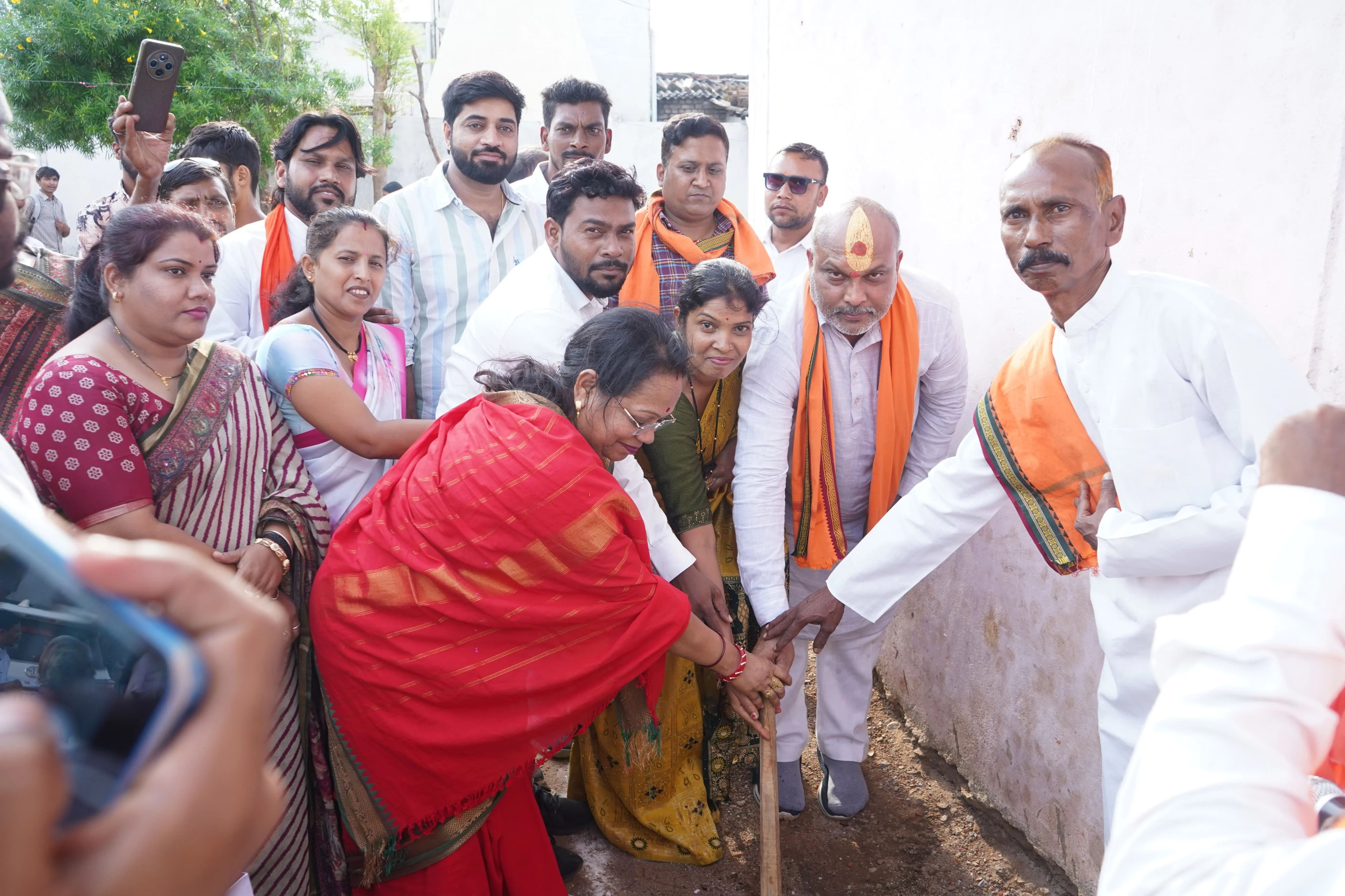 दुर्ग ग्रामीण विधायक ललित चंद्राकर ने रिसाली निगम के वार्ड 37 जोरातराई में 1 करोड़ के विकास कार्यों की आधारशिला रखी