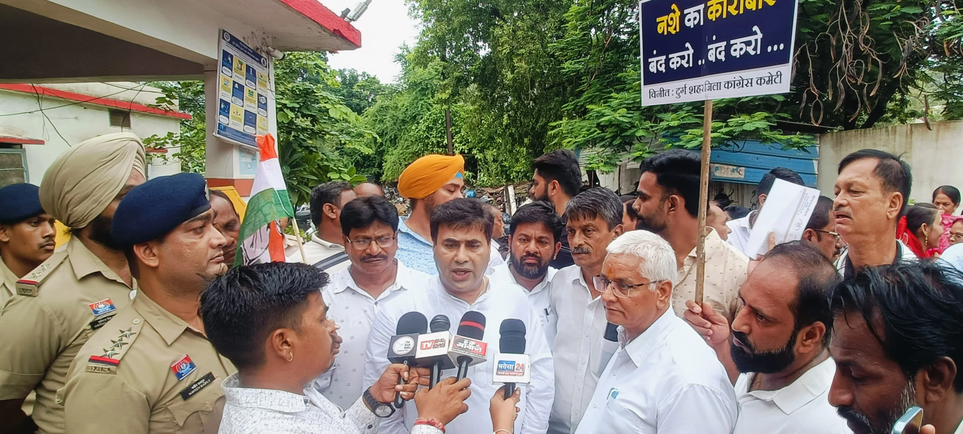 स्कूली बच्चों तक संदिग्ध दवाइयां पहुंचने की घटना की निष्पक्ष जांच हो : धीरज बाकलीवाल