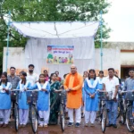 विधायक ललित चंद्राकर ने डुंडेरा में 31 छात्राओं को वितरित की सरस्वती निःशुल्क साइकिल