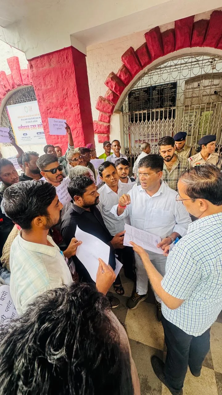 सैकड़ों ग्रामीणों ने कांग्रेस जिलाध्यक्ष राकेश ठाकुर के नेतृत्व में कलेक्टर दुर्ग को सौंपा ज्ञापन, ग्राम खेरधा में प्रस्तावित बायो गैस/सीएनजी प्लांट निर्माण पर रोक लगाने की मांग