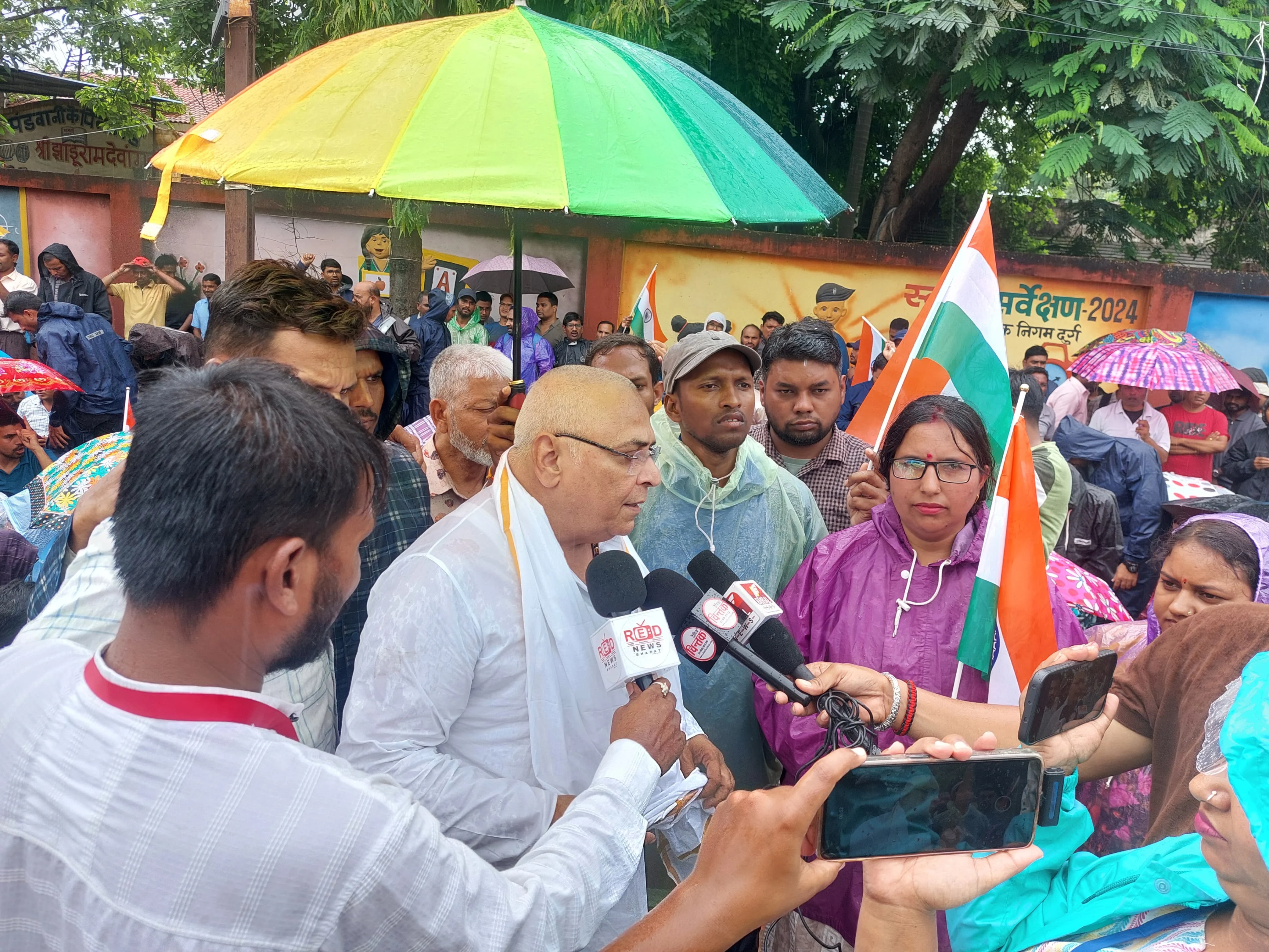 अतिथि शिक्षकों पर कार्रवाई पर साथ खड़े हुए अरुण वोरा, कहा : लोकतंत्र पर लाठी चलाना दुर्भाग्यपूर्ण