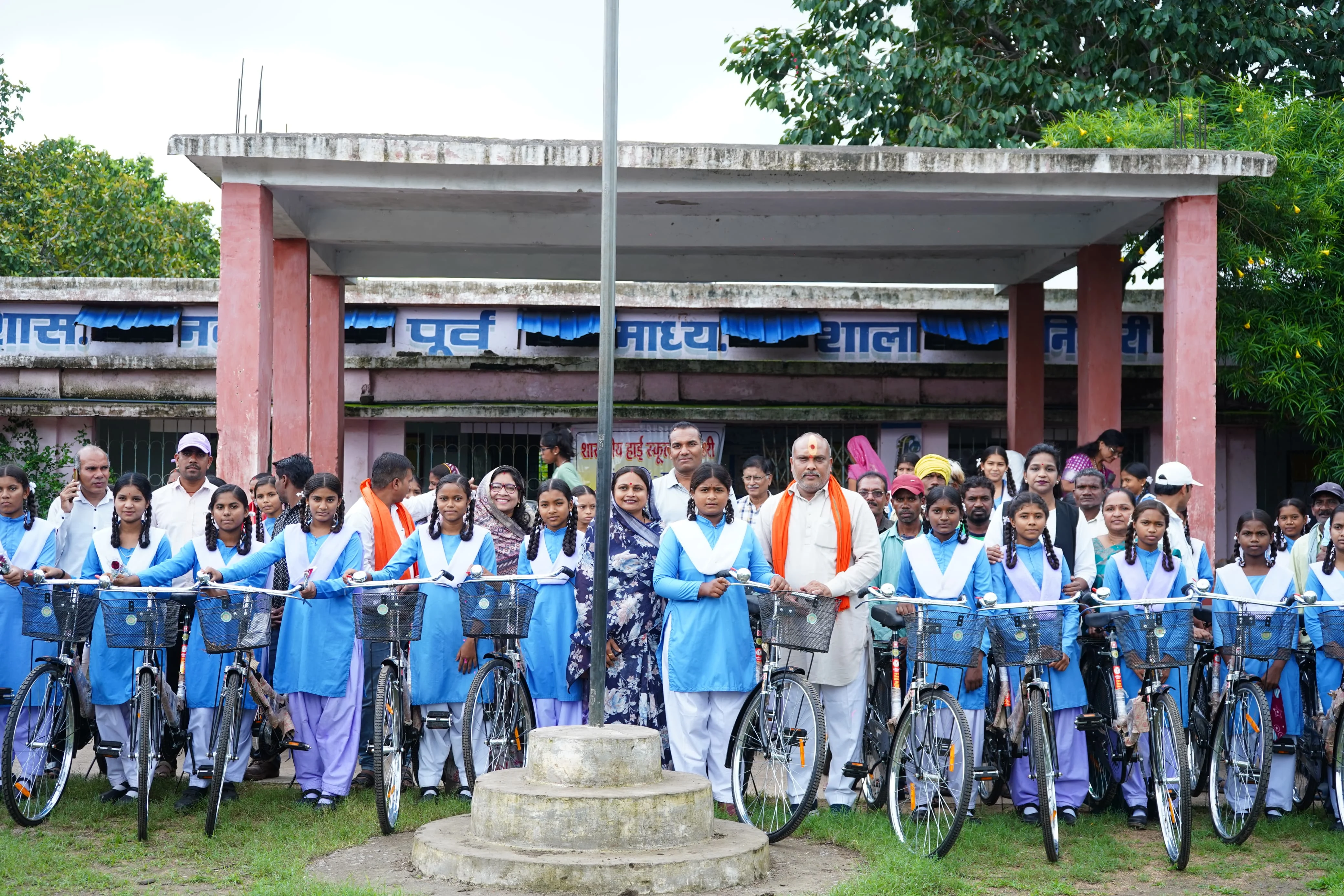 विधायक ललित चंद्राकर ने गनियारी सरस्वती निशुल्क योजना अन्तर्गत वितरण किया साइकिल