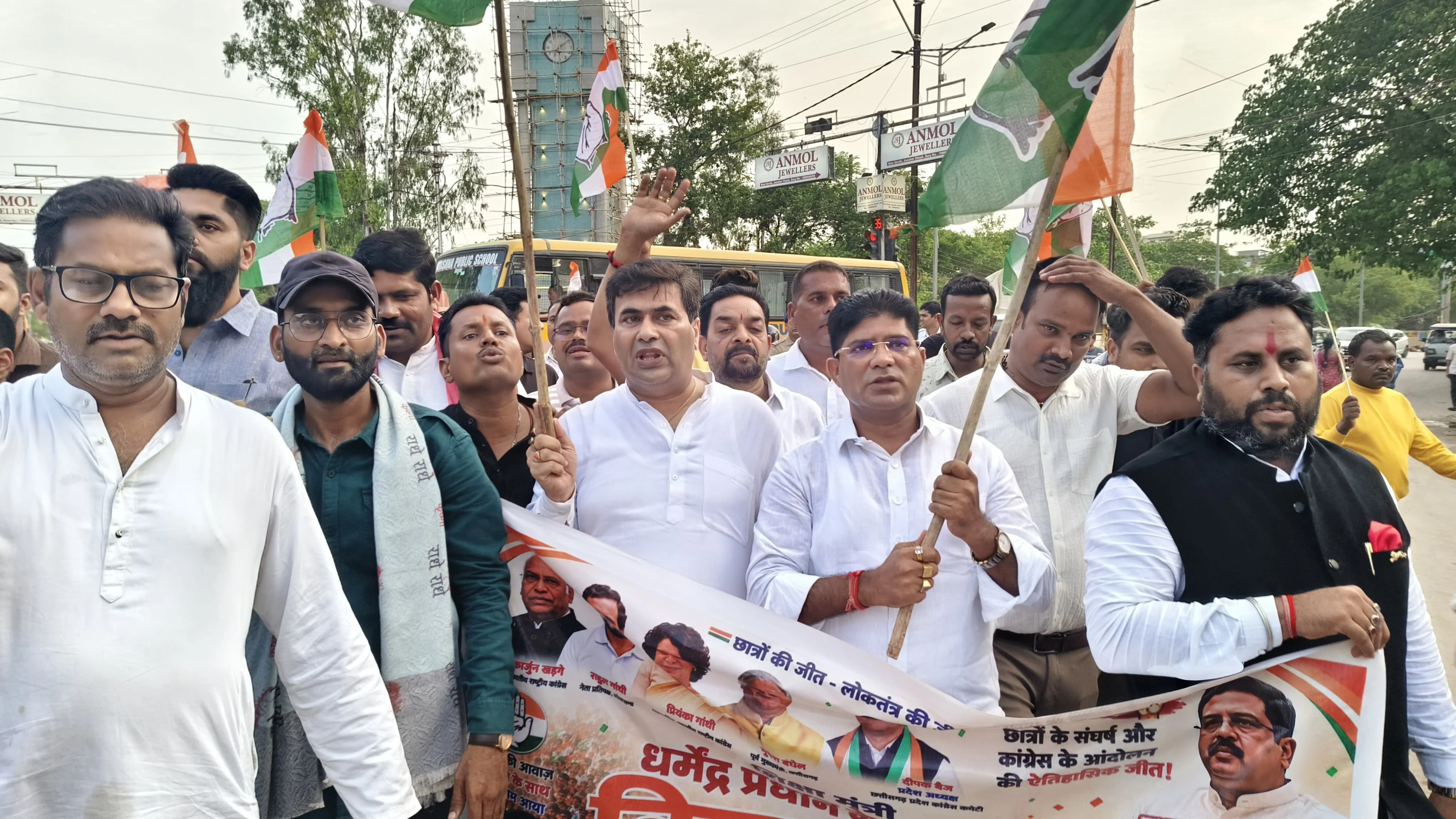 धर्मेंद्र प्रधान के इस्तीफे पर दुर्ग में कांग्रेस का विजय मार्च, जनता और छात्रों के लोकतांत्रिक संघर्ष की जीत बताया, शिक्षा व्यवस्था में व्यापक सुधार की मांग