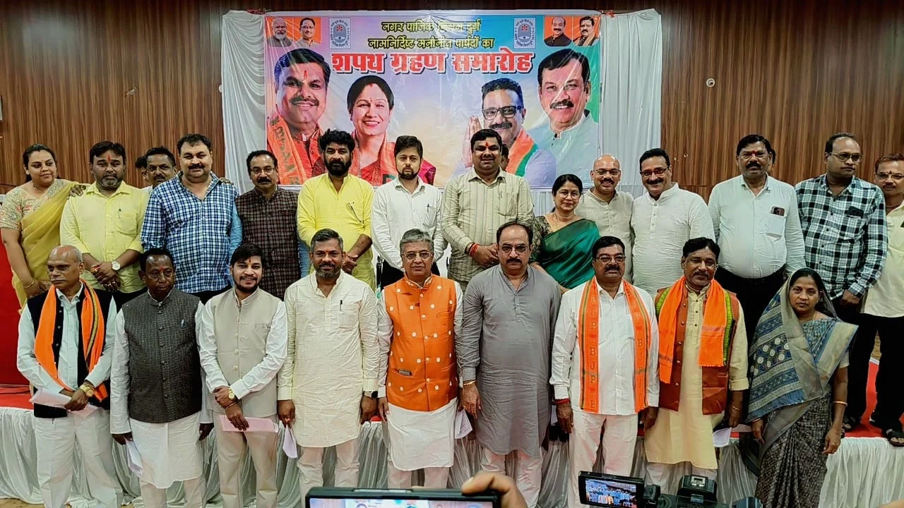 शिक्षामंत्री गजेंद्र यादव, महापौर अल्का बाघमार एवं जनप्रतिनिधियों की गरिमामयी उपस्थिति में संपन्न हुआ एल्डरमेनों का शपथ ग्रहण समारोह