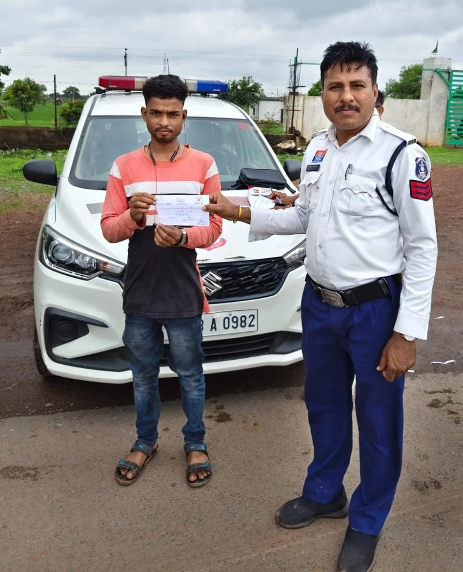 यातायात नियमों का उल्लंघन करने वाले 38 वाहन चालको पर बेमेतरा पुलिस की सख्त कार्यवाही