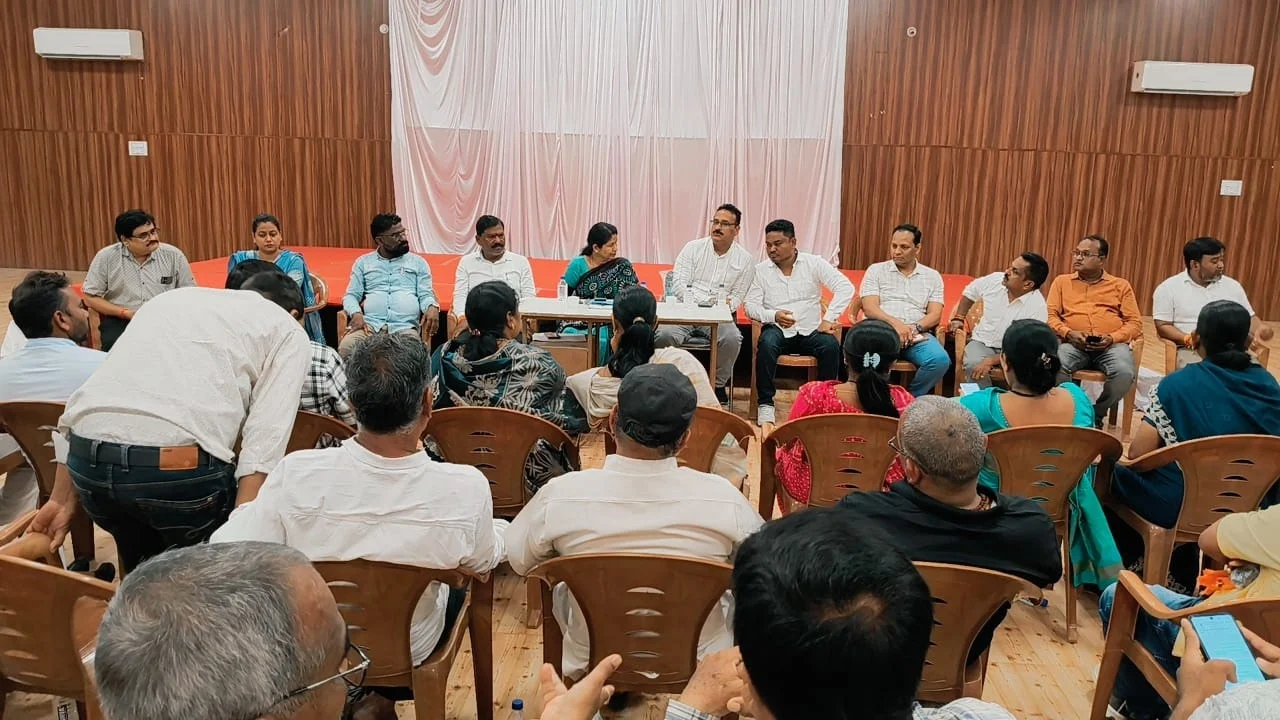 महापौर अलका बाघमार ने भाजपा पार्षद दल एवं अधिकारियों के साथ की समीक्षा बैठक