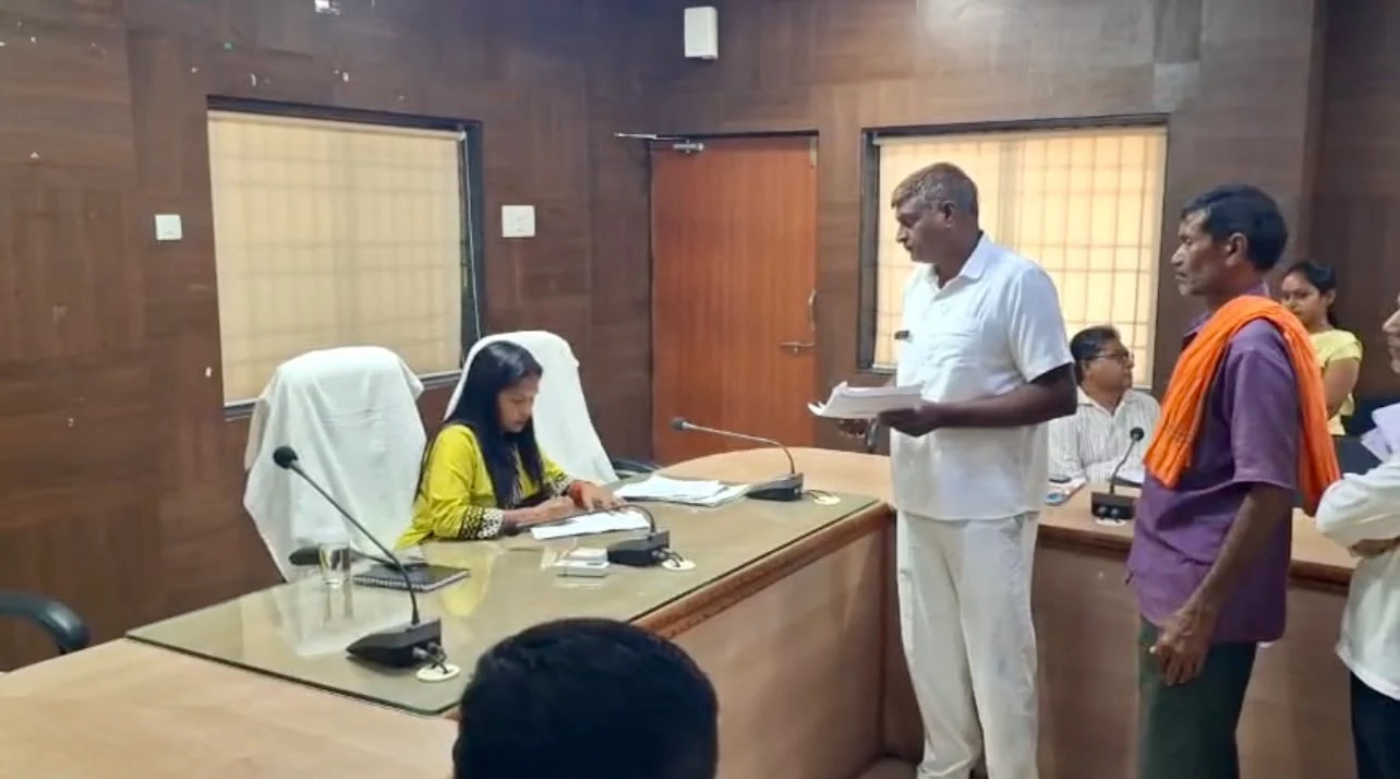 जिला पंचायत सीईओ सुश्री प्रेमलता पद्माकर ने जनदर्शन में सुनी आमजन की समस्याएं, 29 आवेदन प्राप्त