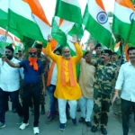 रिसाली दशहरा मैदान से निकली राष्ट्रभक्ति की विशाल तिरंगा यात्रा, विधायक ललित चंद्राकर ने शहीद रजनीकांत सिंह जी के स्मारक पर अर्पित की श्रद्धांजलि