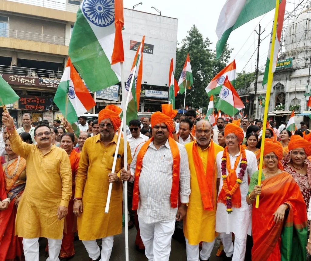 दुर्ग शहर में निकली भव्य तिरंगा यात्रा, राष्ट्रभक्ति के रंग में सराबोर हुआ शहर , जेआरडी स्कूल मैदान से शहीद चौक तक गूंजे