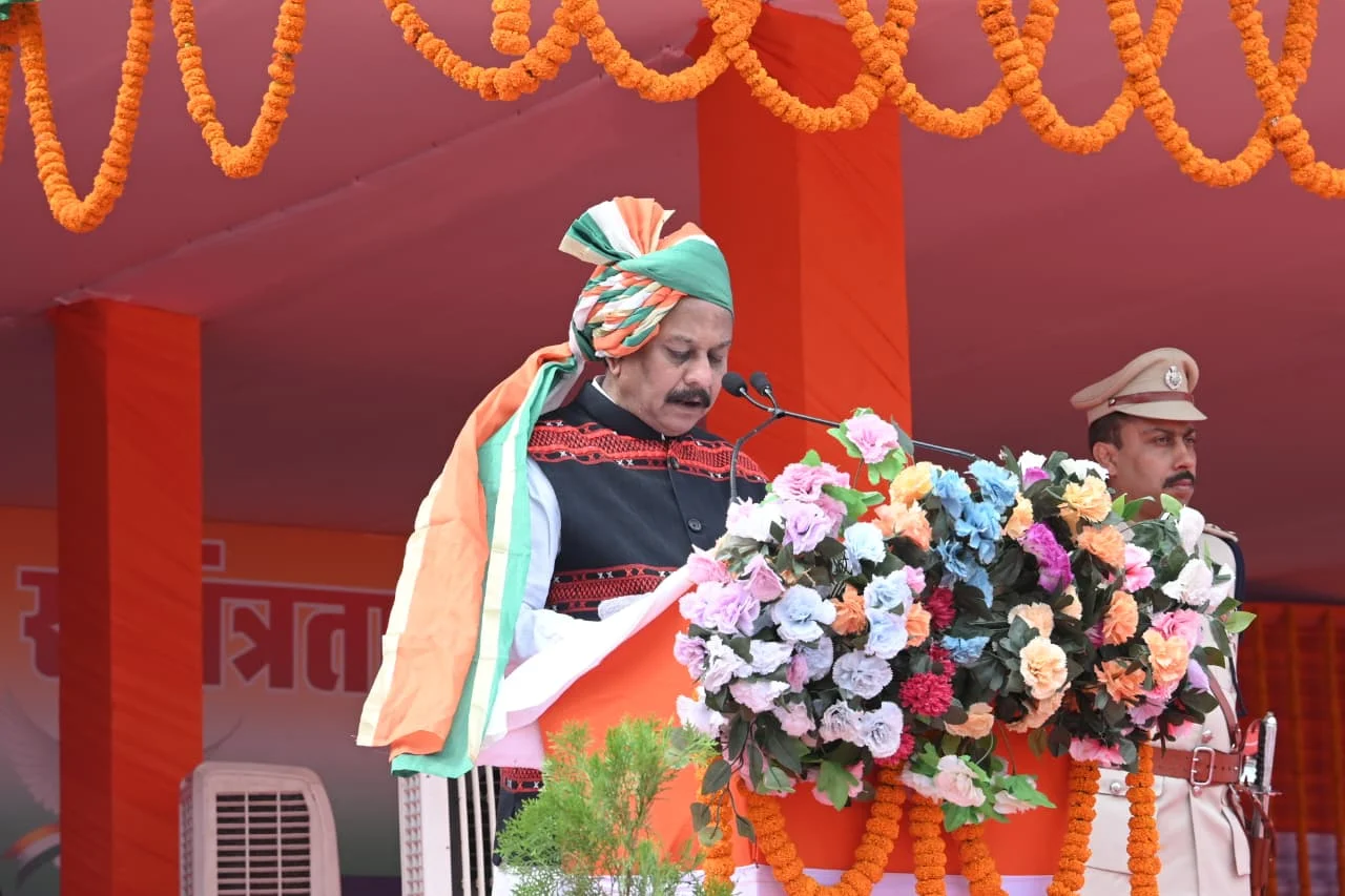 उत्साह और गरिमामय वातावरण में मनाया गया स्वतंत्रता दिवस, सांसद विजय बघेल ने ध्वजारोहण कर परेड की ली सलामी, मुख्यमंत्री के संदेश का किया वाचन