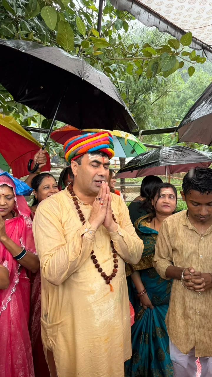 शिवनाथ नदी तट पर हुआ भव्य रुद्राभिषेक, बारिश के बीच प्रकृति और भक्ति का हुआ अद्भुत संगम
