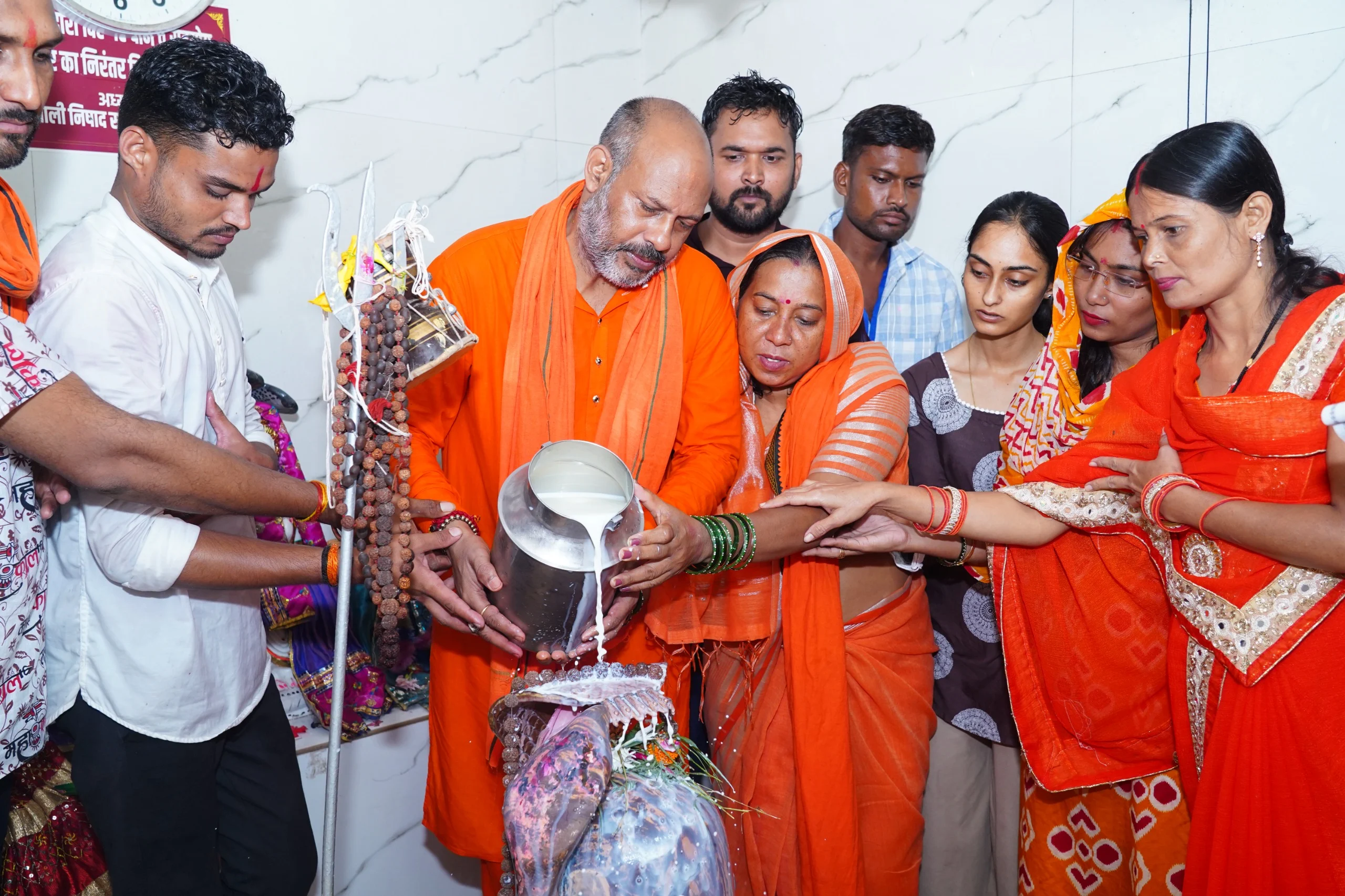 बरसते पानी में नहीं रुके शिवभक्तों के कदम, जितेन्द्र वर्मा के नेतृत्व में बोल बम के जयघोष के साथ पाटन से टोलाघाट तक निकली भव्य कांवर यात्रा