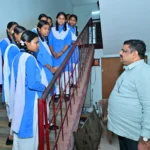तर्रीघाट हाई स्कूल पहुँचे शिक्षा मंत्री गजेन्द्र यादव, विद्यार्थियों से संवाद कर पढ़ाई के लिए प्रेरित किये