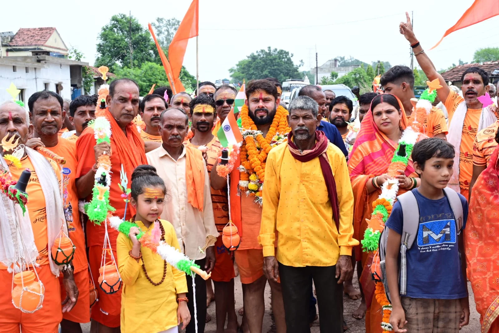 नर्मदा धाम भेड़नी से महाकाल मंदिर देवरबीजा तक निकली कांवड़ यात्रा में उमड़ा आस्था का जनसैलाब