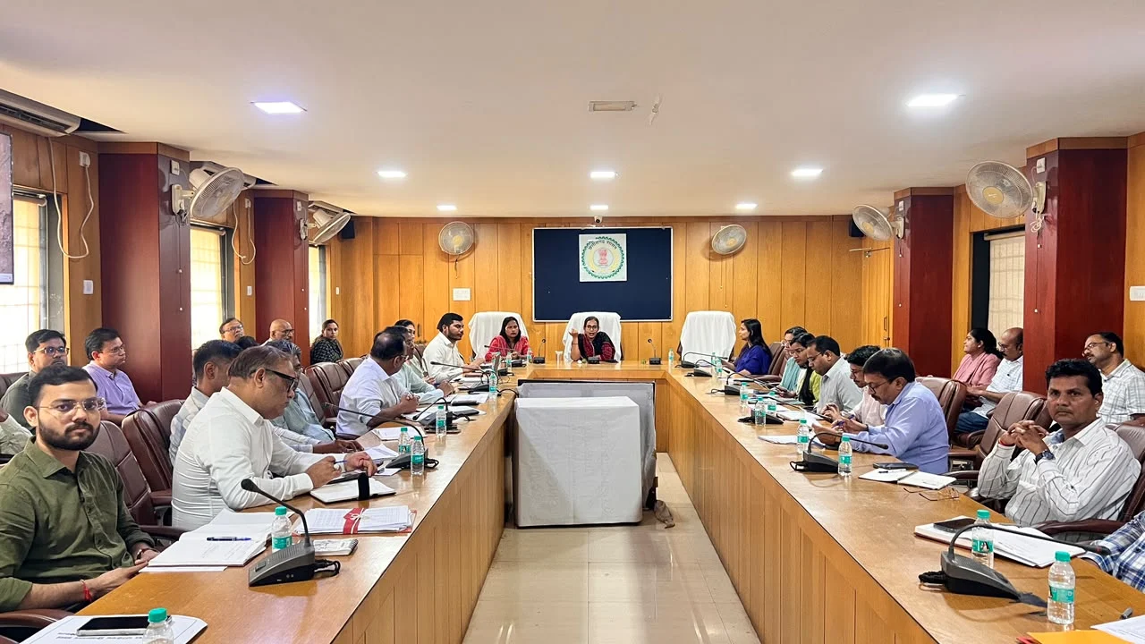 बेमेतरा कलेक्टर की सख्त हिदायत: आवश्यक सेवा वाले अधिकारी बिना अनुमति मुख्यालय न छोड़ें