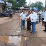 गड्ढे में सड़क या सड़क में गड्ढा, पता ही नहीं चल रहा, 8 किमी सड़क की दुर्दशा पर कांग्रेस का आक्रोश, PWD और नगर निगम को उग्र आंदोलन की चेतावनी