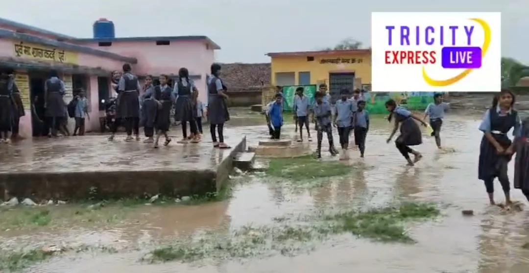कटई के हायर सेकेंडरी स्कूल तक जाने के लिए मुख्य मार्ग अत्यंत जर्जर और कीचड़ युक्त