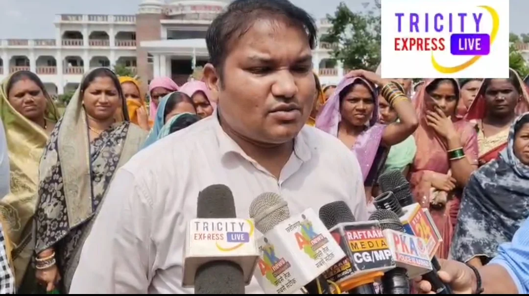 बेरला कला के ग्रामीणों ने प्रदूषित पानी को लेकर खोला मोर्चा, ग्लोबल एग्रो को बंद करने ग्रामीण लामबंद