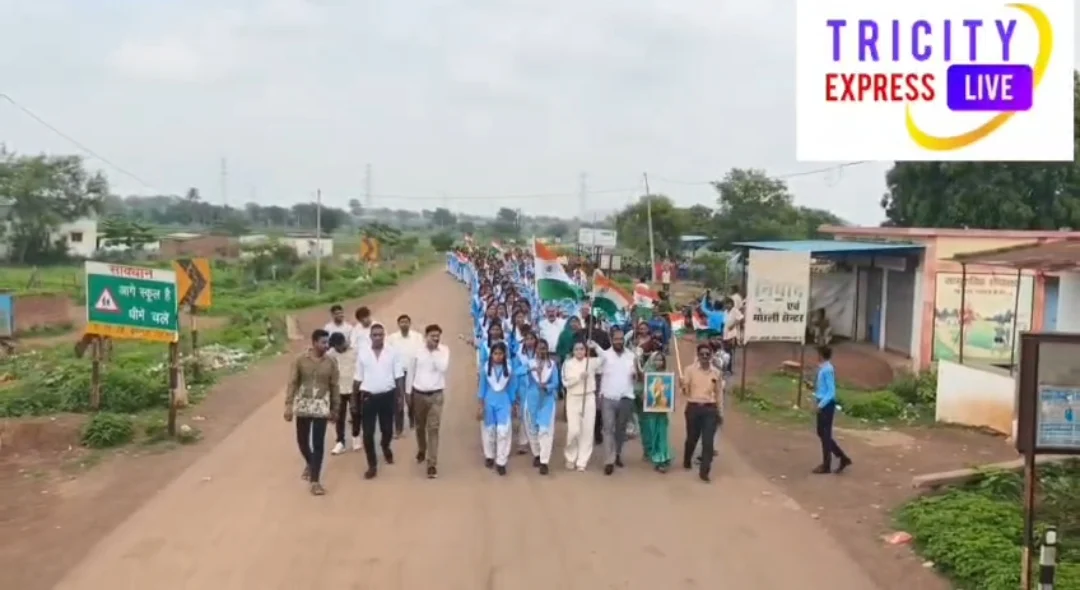 जिला पंचायत अध्यक्ष कल्पना योगेश तिवारी के नेतृत्व में गुधेली स्कूल में छात्र-छात्राओं द्वारा सैकड़ों की संख्या में निकली भव्य तिरंगा साइकिल यात्रा