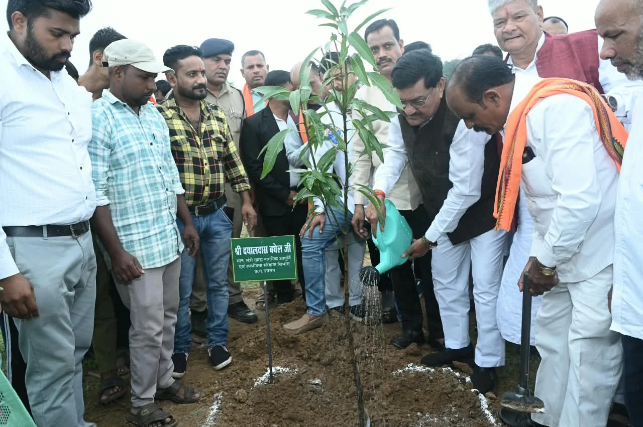 जल एवं पर्यावरण संरक्षण से ही आने वाली पीढ़ी का भविष्य सुरक्षित : मंत्री दयाल दास बघेल