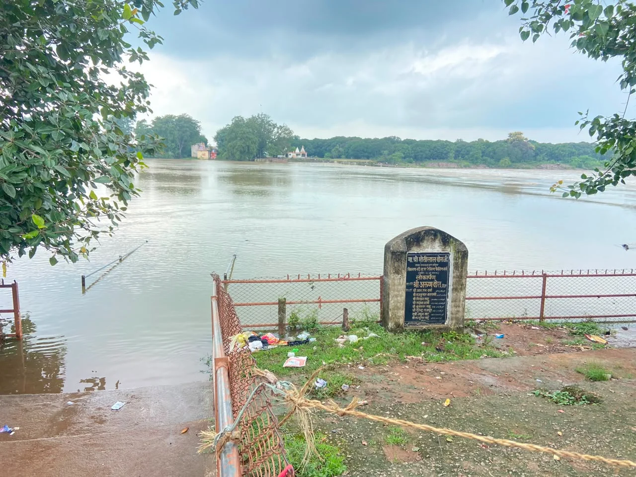 शिवनाथ नदी महामरा एनीकट के टूट रहे बैरिगेट्स से हादसे का खतरा, अरुण वोरा ने जिला प्रशासन को किया सतर्क